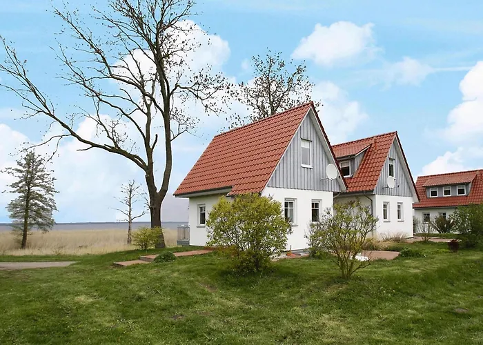 Am Kummerower See, * Kummerow (Mecklenburgische Seenplatte)